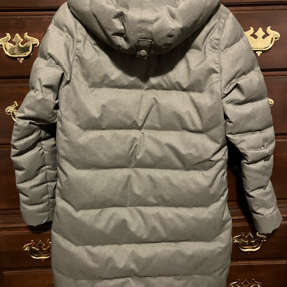 Helly Hansen Down Jacket - Size Medium - image 2